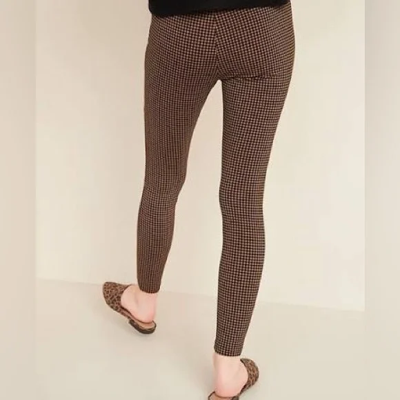 Old Navy High-Waisted Stevie Houndstooth Printed Ponte-Knit Pants - Picture 5 of 10